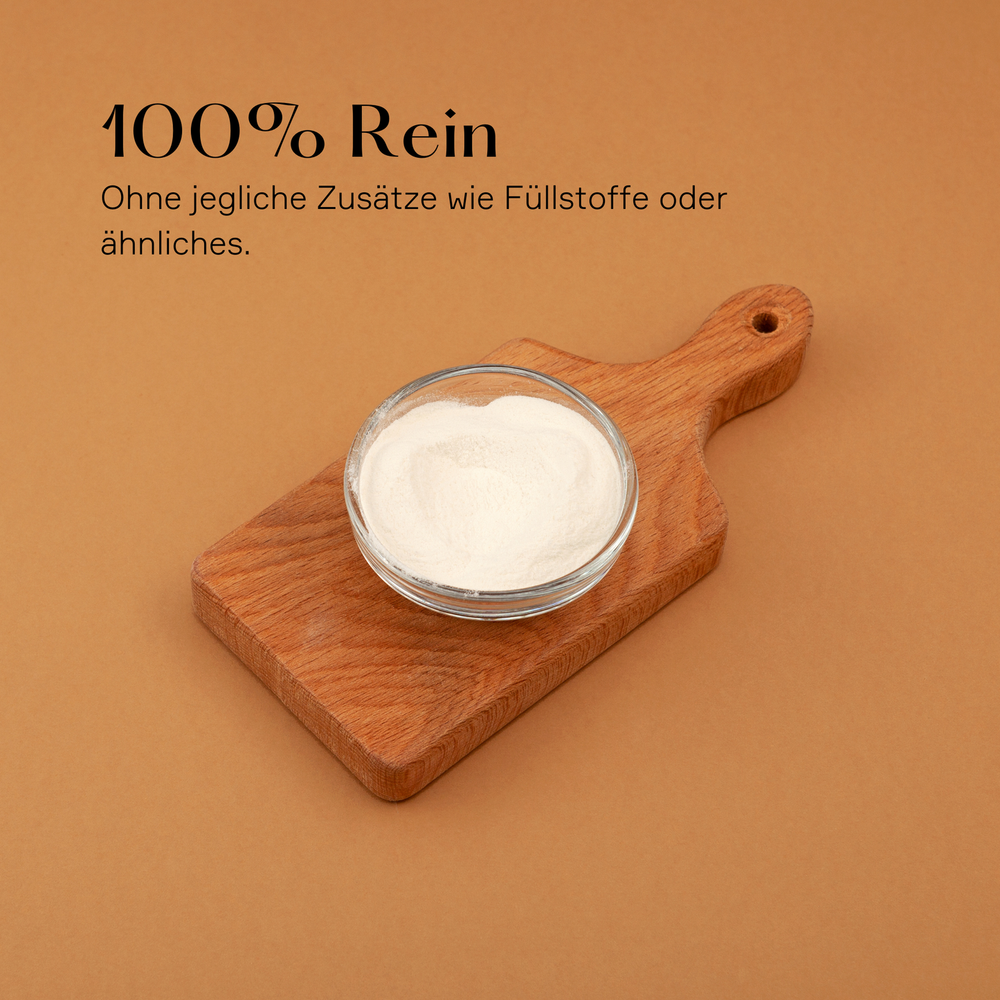 Reines Pulver zu 100% ohne Zusätze auf Holzbrett präsentiert